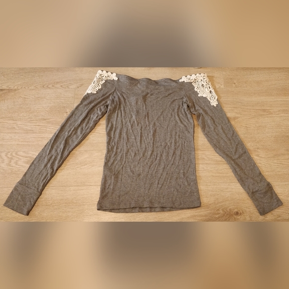 Hollister Grey Off The Shoulder Top - Picture 3 of 4